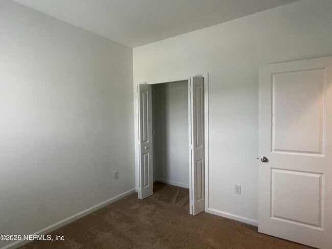 Building Photo - 40 Pinebury Ln