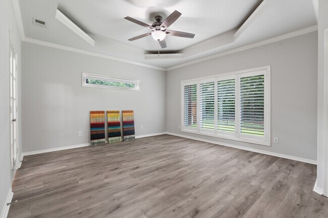 Building Photo - 25818 Overlake Dr