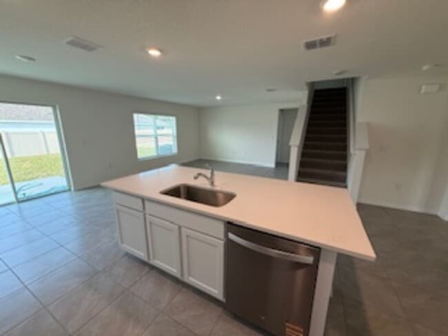 Building Photo - Beautiful New House