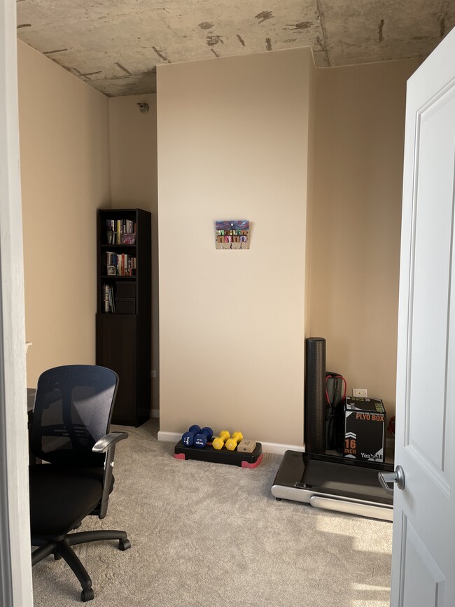 second bedroom perfect for office, gym, or guest room! - 1464 S Michigan Ave