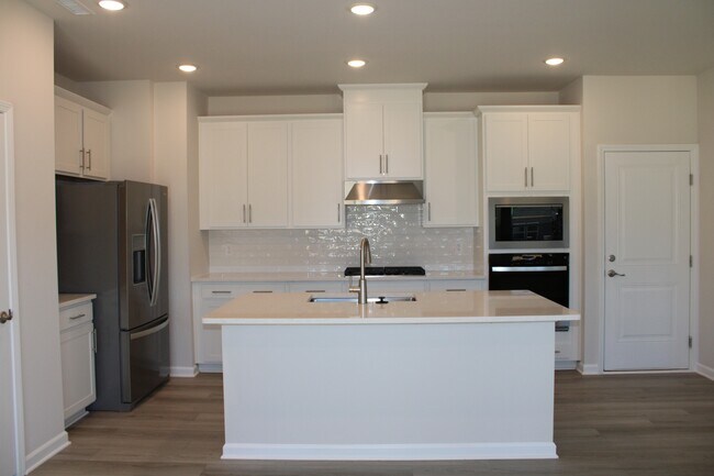 Building Photo - 832 Ottawa Dr