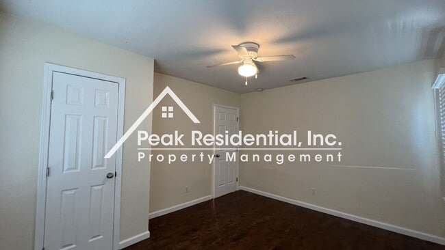 Building Photo - Very Nice 3bd/1ba House with 2 Car Garage