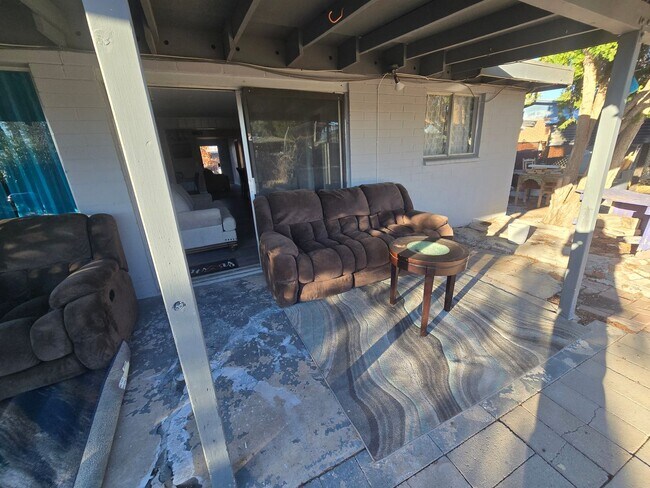 Building Photo - Rooms for Rent – Furnished, Lockable, & Private Backyard! 6 Spots Open.