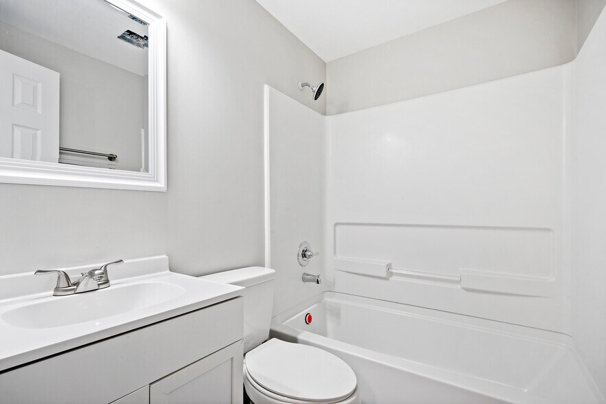 Building Photo - 135 Walnut St