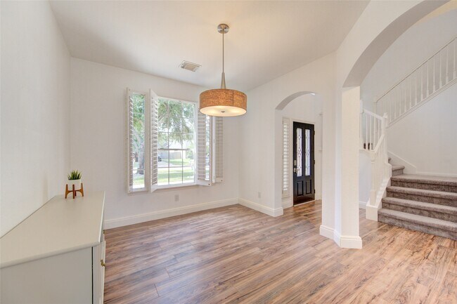 Building Photo - 6119 Rachels Ct