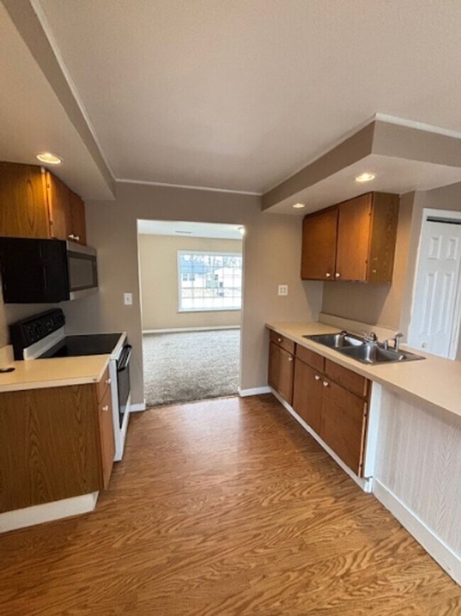 Building Photo - 705 Roslyn Dr. Rantoul, IL