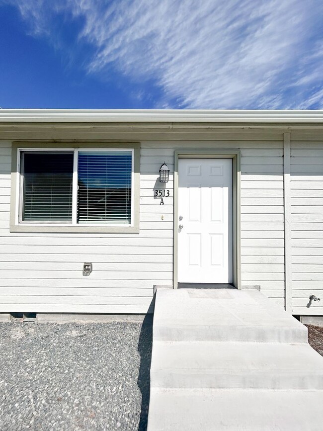 Building Photo - 3513 Chelsea St