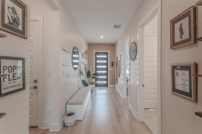 Building Photo - 308 Millbend Rd