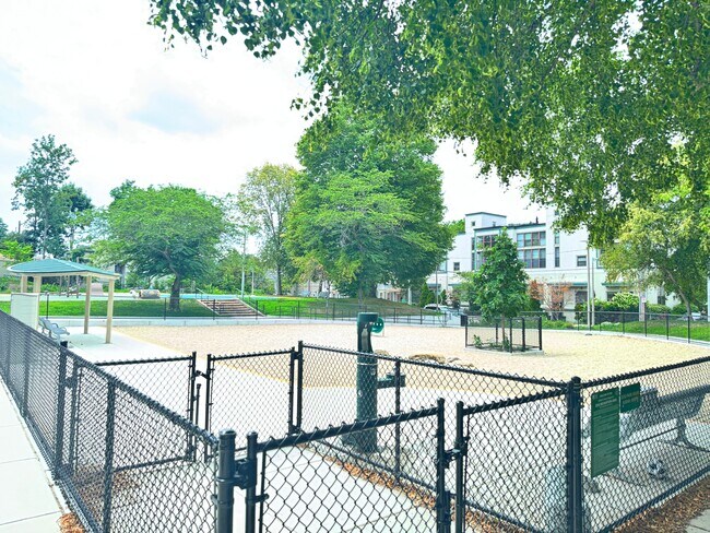 Building Photo - 60 Brookside Ave