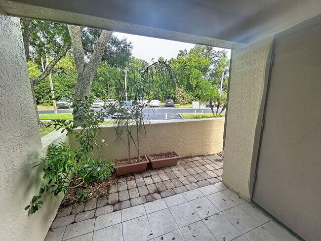 Building Photo - 217 Woodlake Wynde