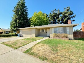 Building Photo - 3 bed /2 ba house - Yuba City- MOVE IN SPE...