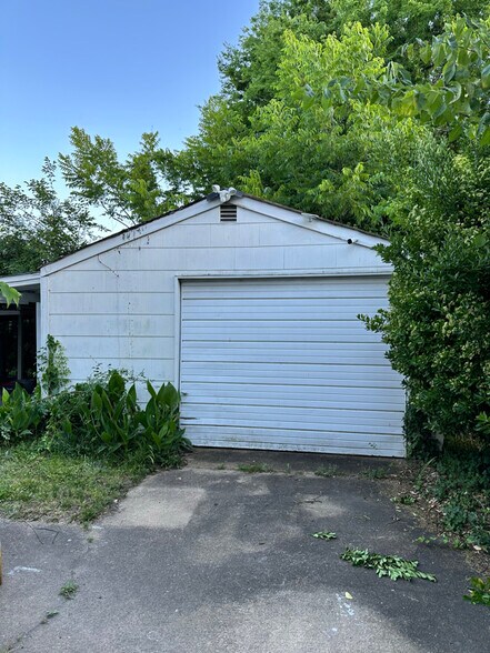 Building Photo - 127 Poplar Ave