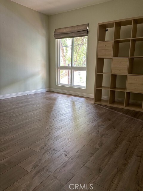 Building Photo - 1127 E Del Mar Blvd