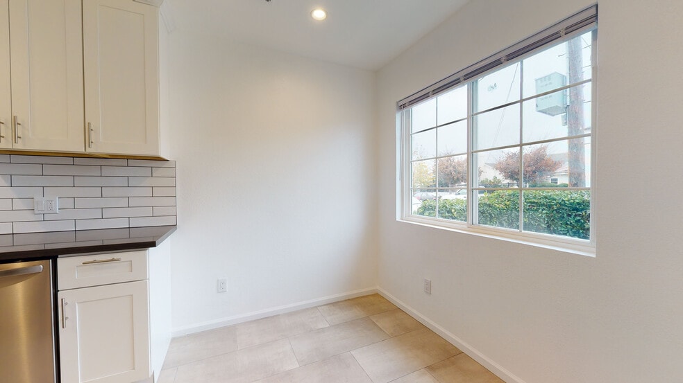Building Photo - 1006 Tilton Ave