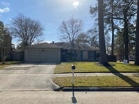 Building Photo - Lovely well cared for home on an extensive...