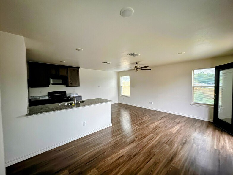 Building Photo - 301 Agua Chiquita Ct
