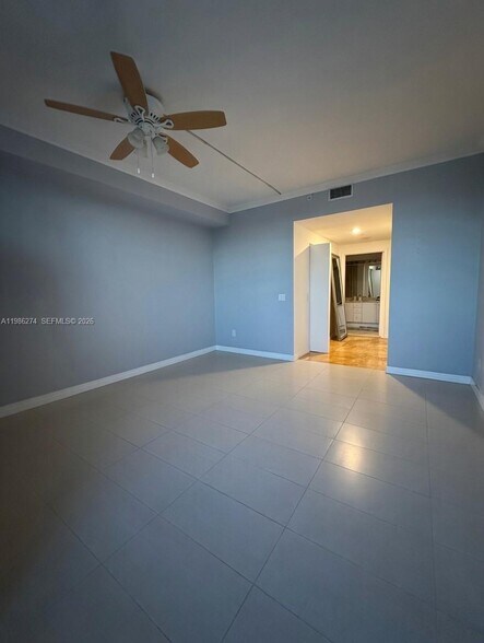 Building Photo - 2475 Brickell Ave