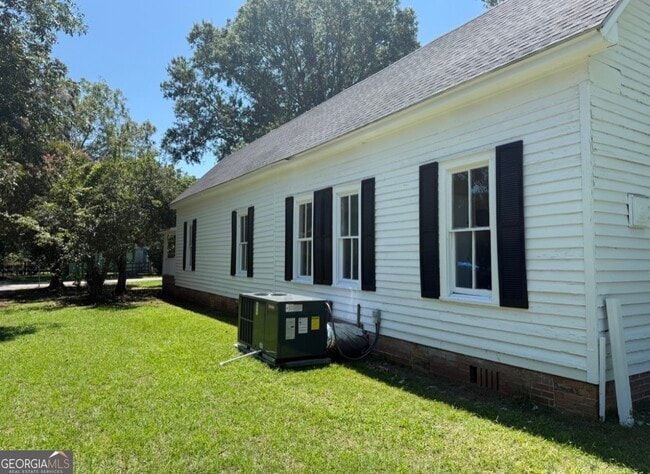 Building Photo - 604 Shy St