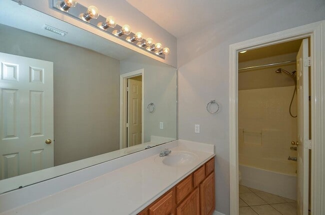 Building Photo - 5961 Whispering Lakes Dr