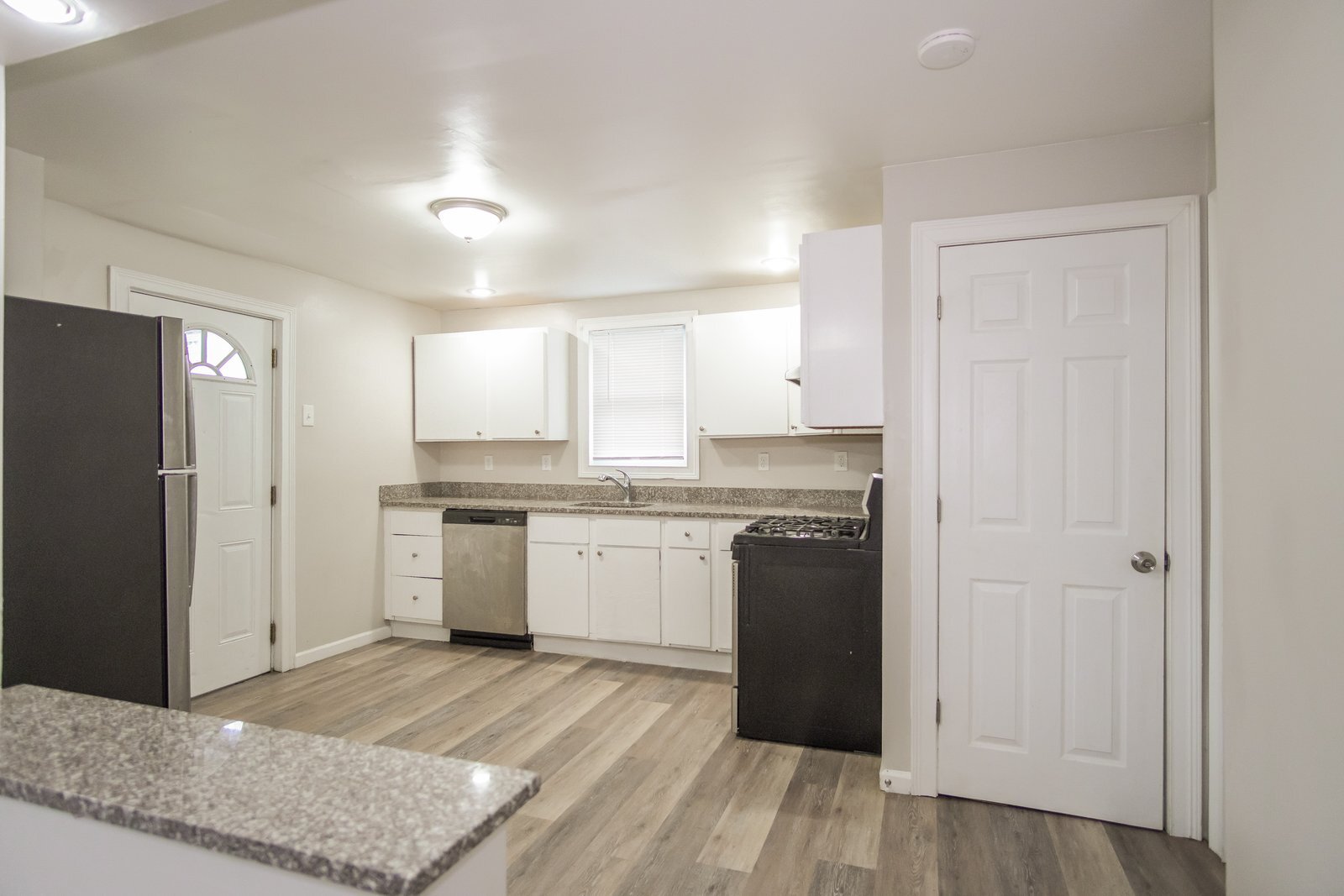 Building Photo - 1217 Main St