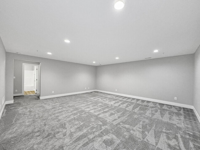 Building Photo - 4461 Lower Beaver Rd