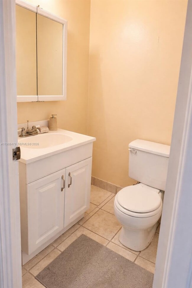 Building Photo - 500 Bayview Dr