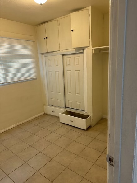 Building Photo - 250 W Williams St