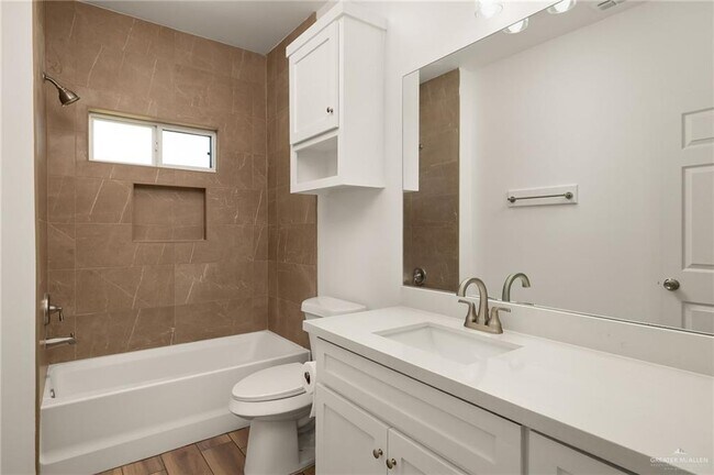 Building Photo - 21 E Viviana St