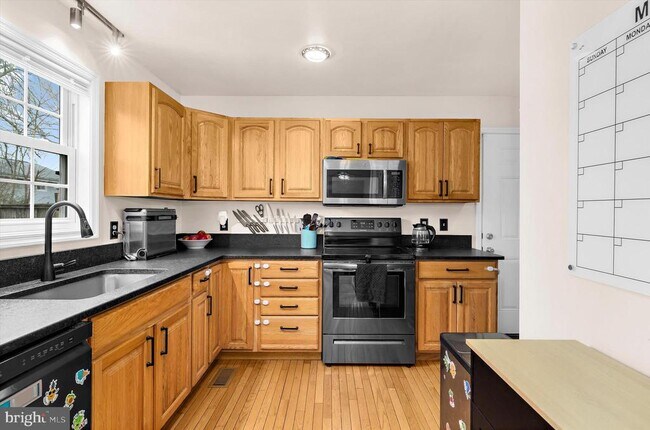 Building Photo - 7665 Cedar Dr