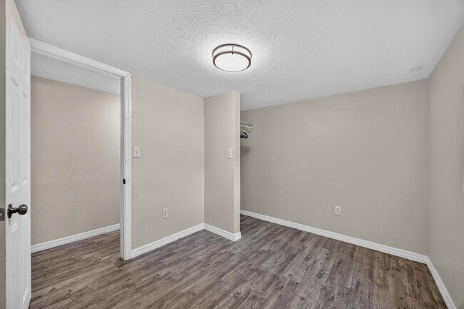 Building Photo - 6451 Spinner Dr