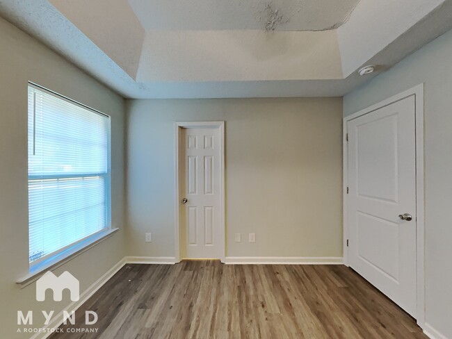 Building Photo - 1288 N Hampton Dr
