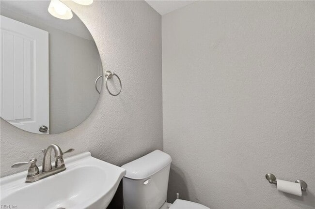 Building Photo - 3016 Aaron Dr