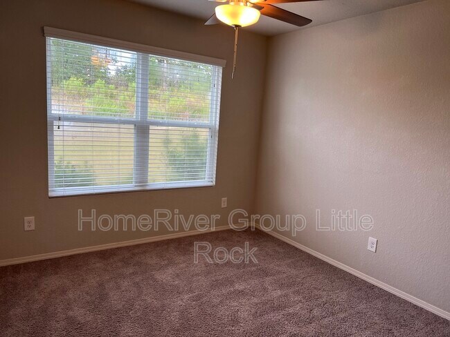 Building Photo - 940 Pinehurst Loop