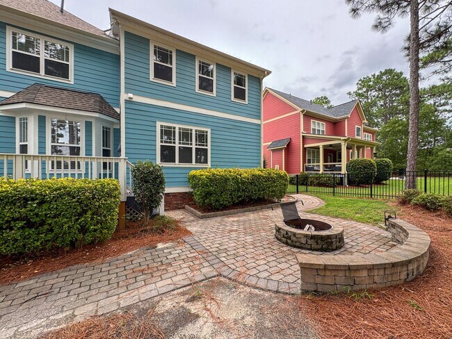 Building Photo - 5 Bedroom Home in Gated Golf Course Community