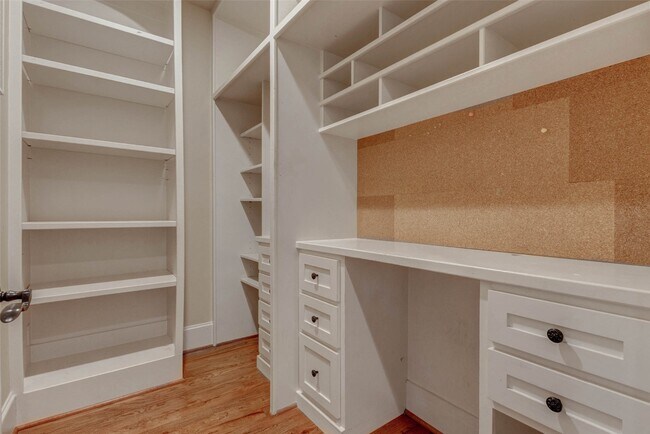 Building Photo - 5410 Valerie St