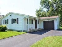 Building Photo - 36526 N Edgewood Dr