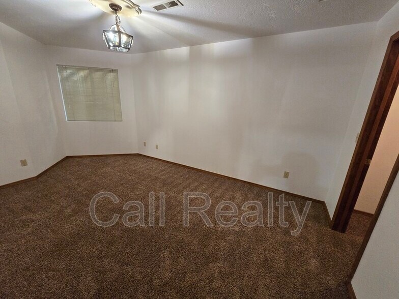 Building Photo - 5205 S Smith Ct