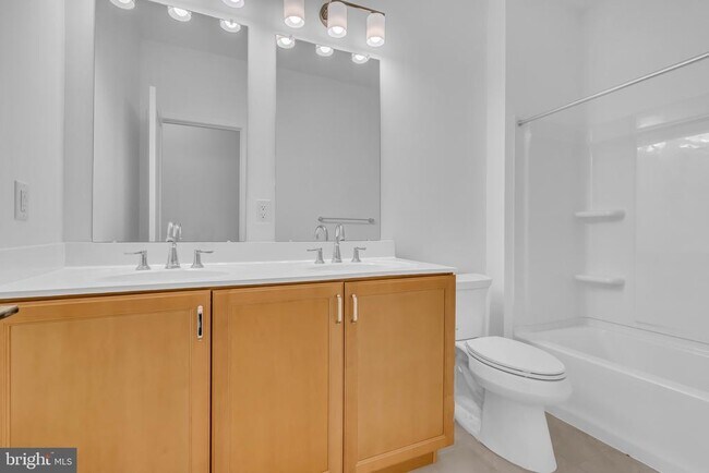 Building Photo - 8102 Donatello Dr