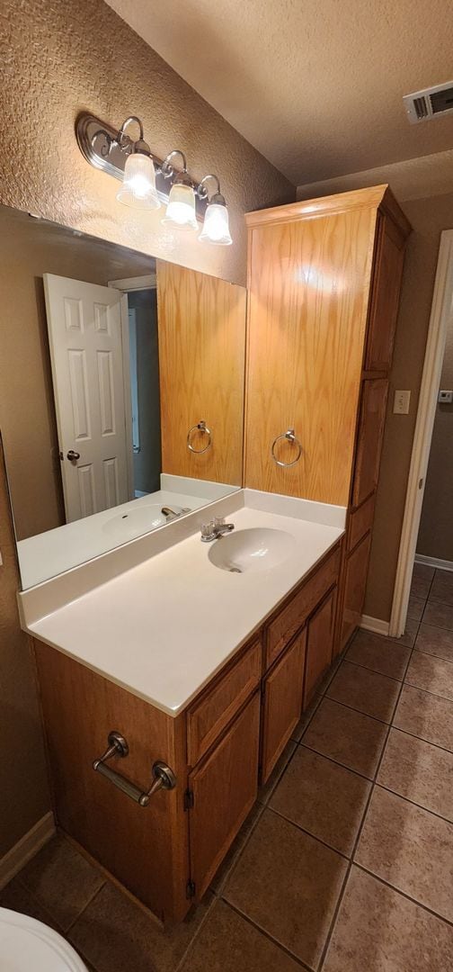 Building Photo - Coming Soon – 3 Bedroom Duplex Near Clear ...