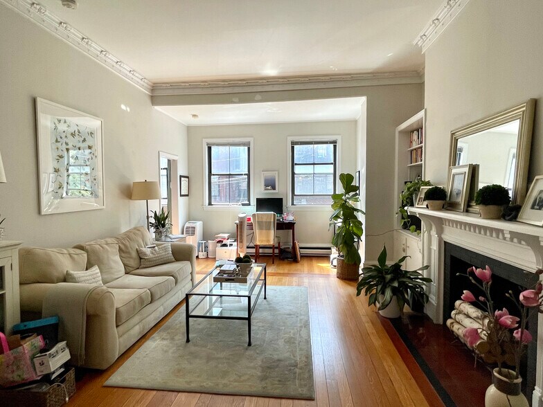 Building Photo - 310 Marlborough St