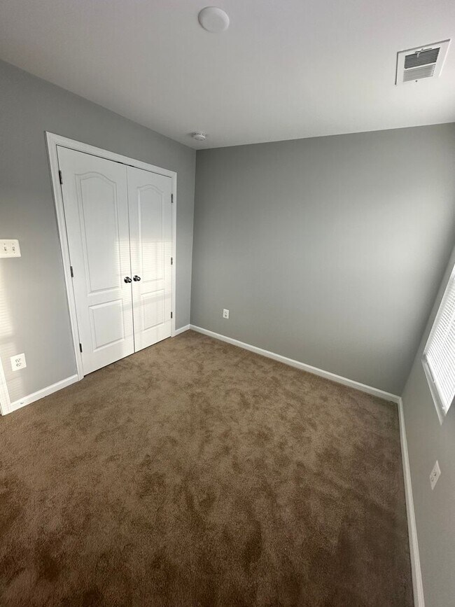 Building Photo - Welcome to Plantation Lakes!