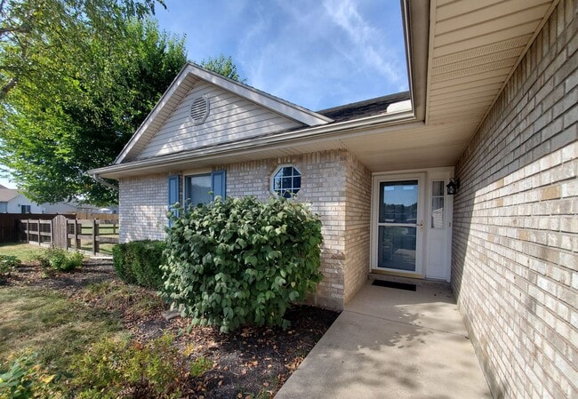 Building Photo - 3-bedroom 2 Bath