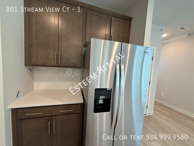 Building Photo - 801 Stream View Ct-1