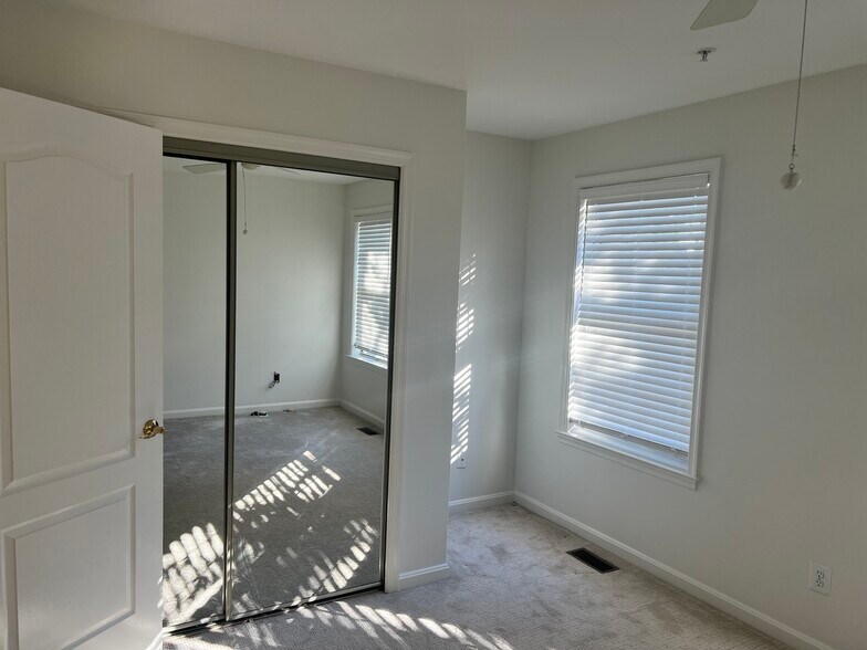 guest bedroom - 1721 Kingsgate Ct