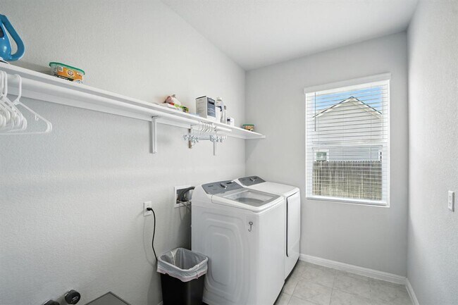 Building Photo - 410 Watercourse Wy