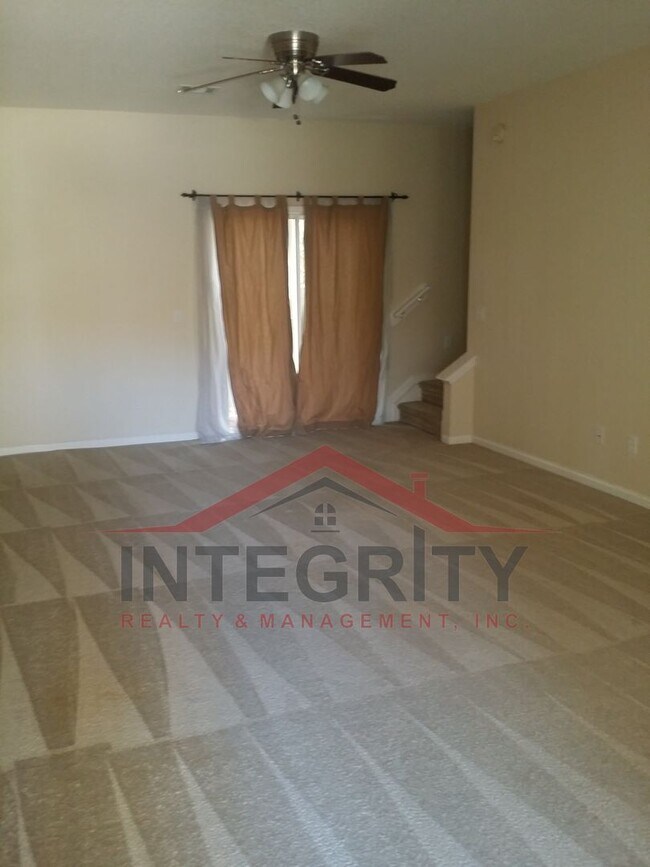 Building Photo - 2 bed/2 bath townhome in Timothy Landing