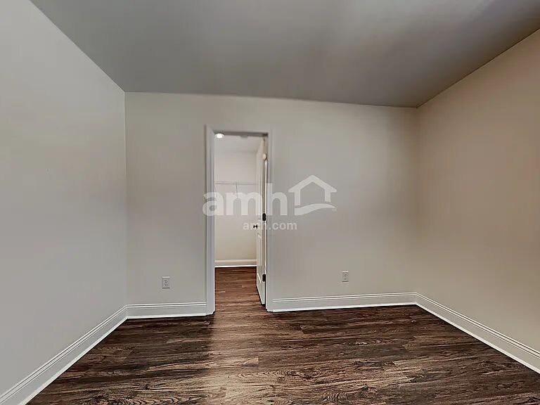 Building Photo - 311 W Cartess