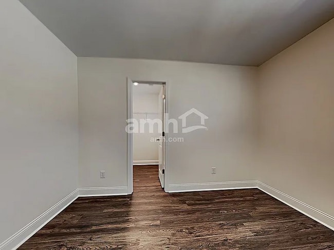 Building Photo - 311 W Cartess