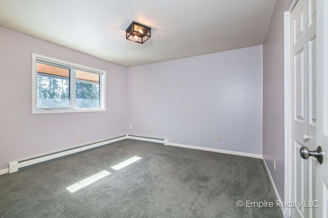 Building Photo - 4 Bed 3 Bath Home off of Gold Hill Rd- PET...