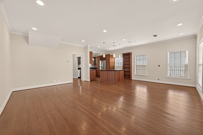 Building Photo - 2405 Southgate Blvd